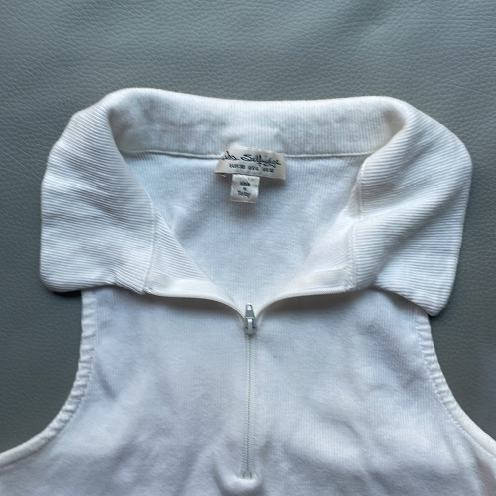 Collared Racer Back Cropped Tank Top - Picture 2 of 9